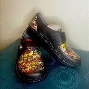 Algeria by PG Lite Size 41 which is a 10.5-11, brand new in the box.